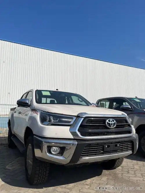 全新第五代皮卡中东版丰田海拉克斯28t柴油版不死鸟港口行情37万