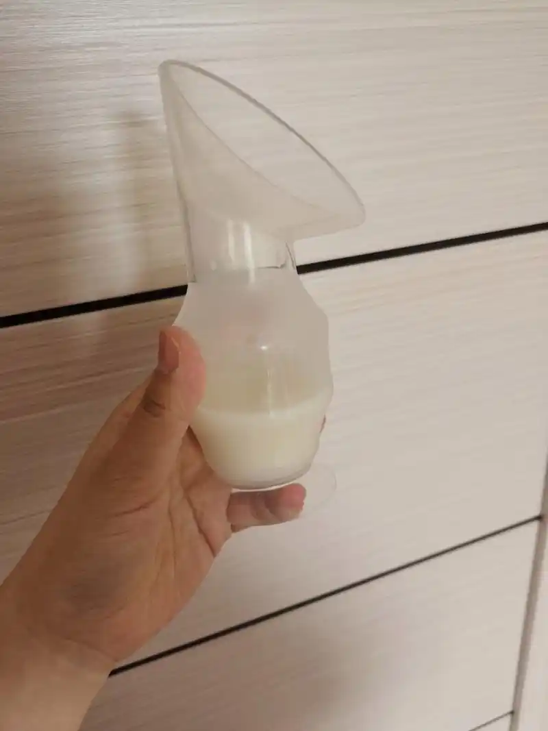 以前一直母乳亲喂,最近用奶瓶喂,降一下黄疸,就又开始用吸奶器了,我