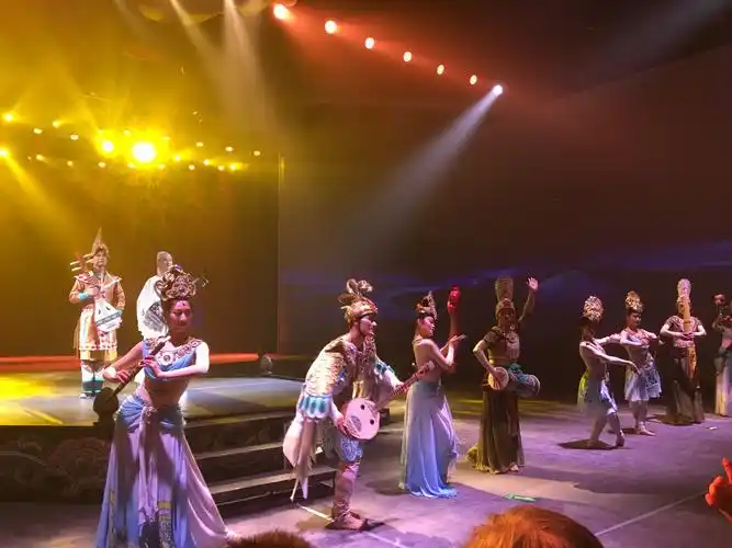 10.11《乐动敦煌》沉浸式移动剧场演出