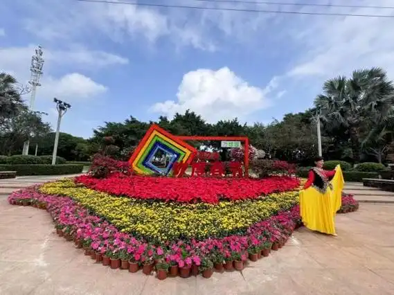 摆花造景工作部署会,要求各区园林部门,各公园绿地管养单位立足海口市