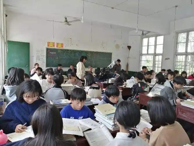 江南镇洞市中学:开展教学"大比武"活动
