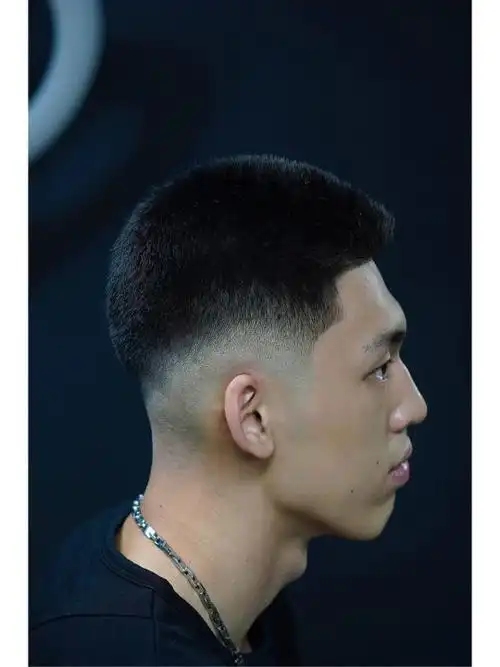 适合圆头的发型图片男