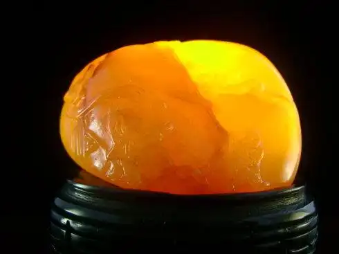 重62g(另一侧面)田黄原石:重62g(反面)田黄原石:产于福建省福州市寿山