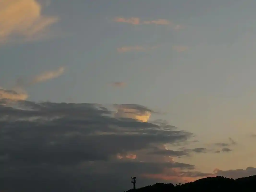 也许偶尔改变一下会更好#原相机 #手机摄影 #白云飘飘的年代 - 抖音