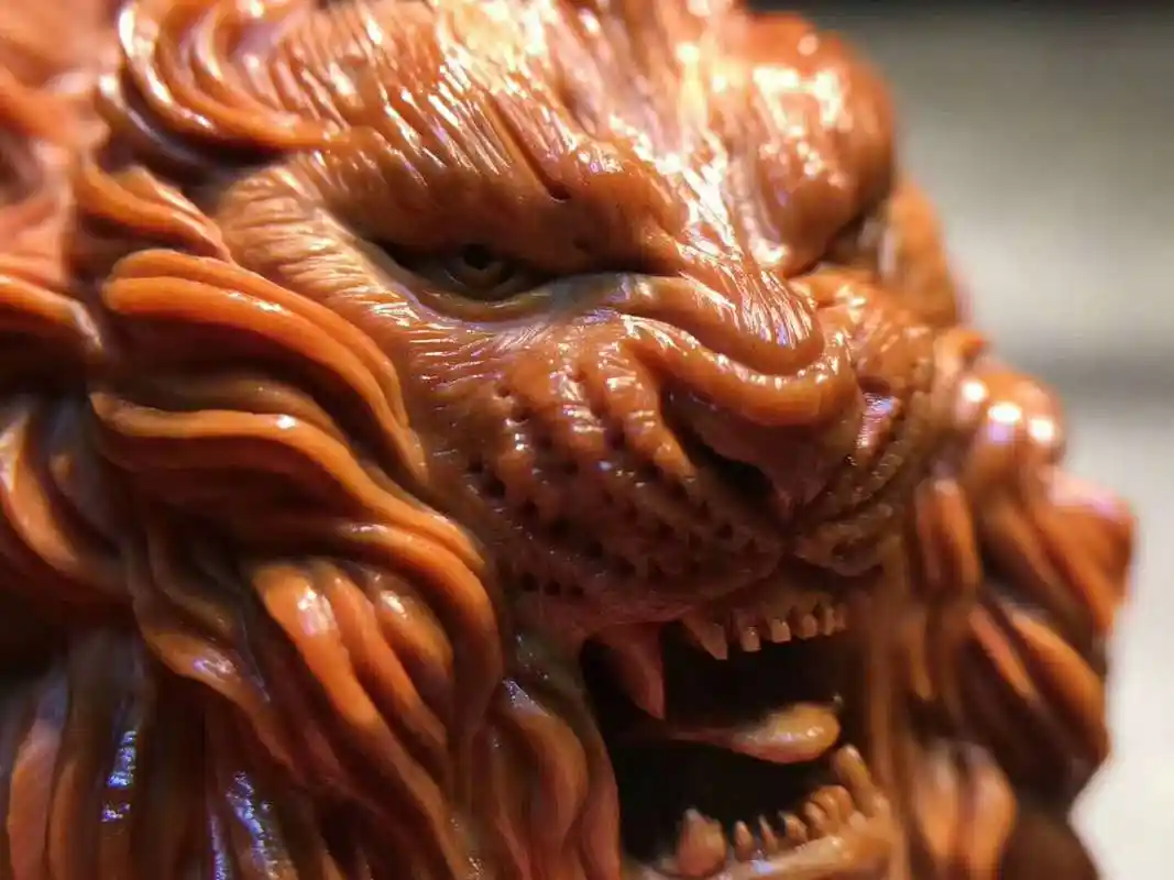 狮子桃核雕刻,一对,核型一致,雕刻精致,狮子气势磅礴