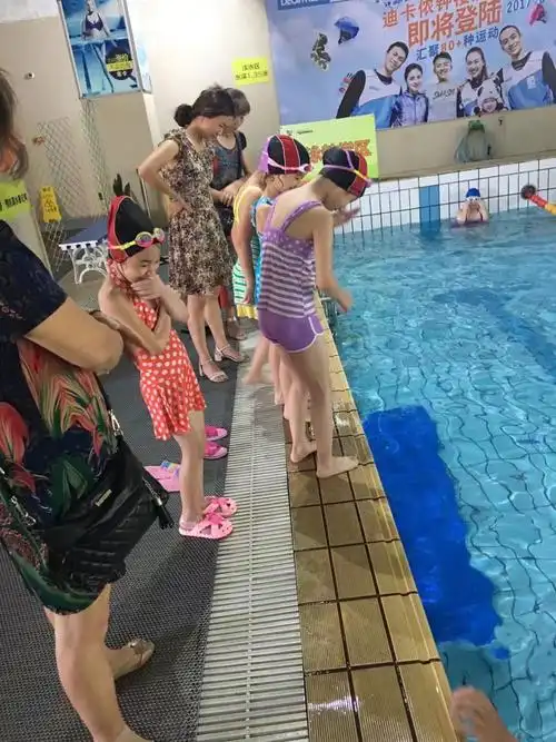 五星实验小学四(3) 方徐毅的游泳美篇