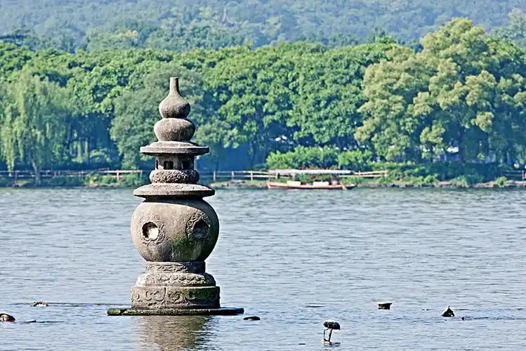 杭州西湖三潭印月