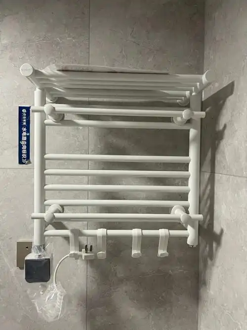 毛巾架安装完的效果图