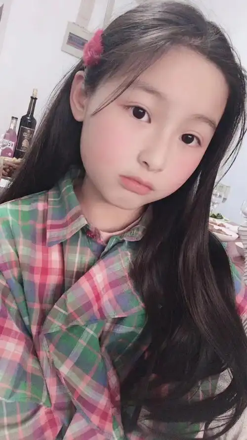 致敬抗疫英雄,献礼最美春天——湖师院南浔附小英语童诗朗诵四年级