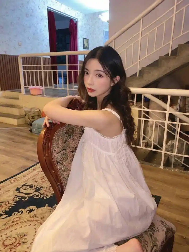 snh48许杨玉琢的光足,仿佛大自然的艺术品,完美而动人.