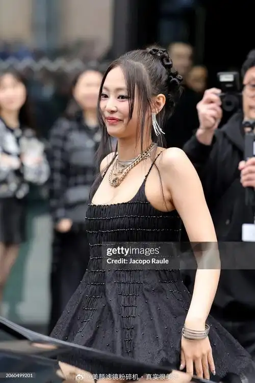 jennie仪态