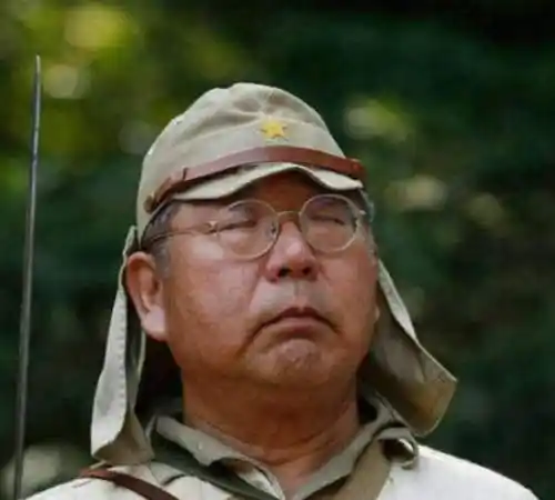 日本鬼子的军帽,为什么一定要加2块布?难道不觉的"丑"