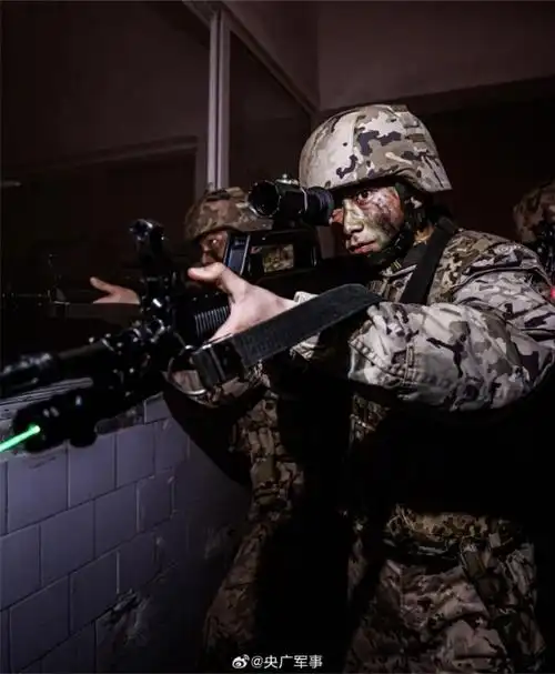 帅武警官兵实兵战术训练超硬核