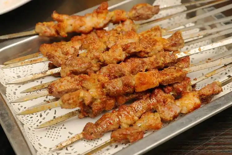 刀郎餐厅 | 我与新疆菜的距离,就差这一大孜然羊肉串