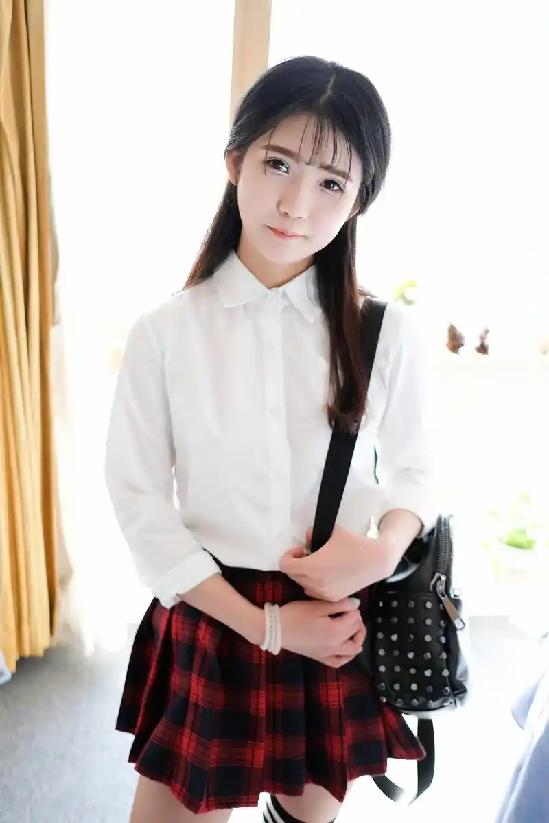 楚楚动人的纯情女孩小叶子