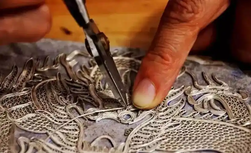 花丝镶嵌是"丝"与"錾"的艺术_工艺