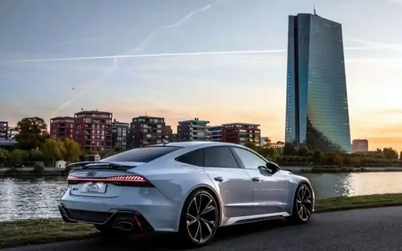 奥迪a7如果这样改装了你会更喜欢哪辆黑武士