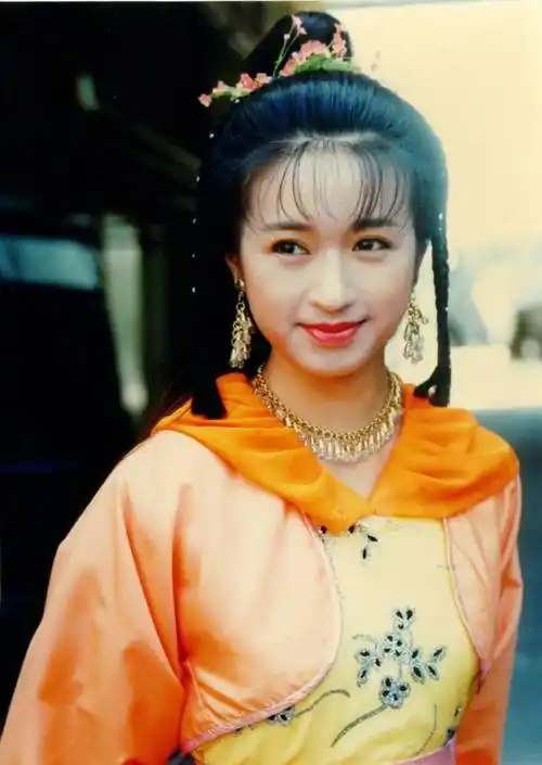 龚慈恩饰演的程灵素冰雪聪明,情深义重,为了救胡斐而牺牲了自己的生命