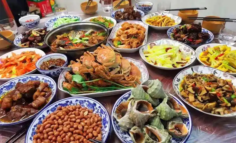 晒周末不同家庭的晚餐,一对比就知道经济情况,最后的让人心疼