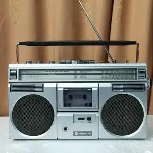 日本日立录音机,功能:要打理卡座要换皮带,价格:260元不包