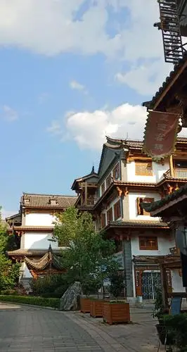 栉次麟比的楼台亭阁.