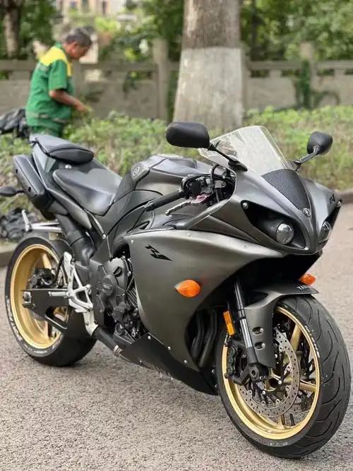 摩托车  11年雅马哈r1,成色细节漂亮原装排气,价格合适902万多