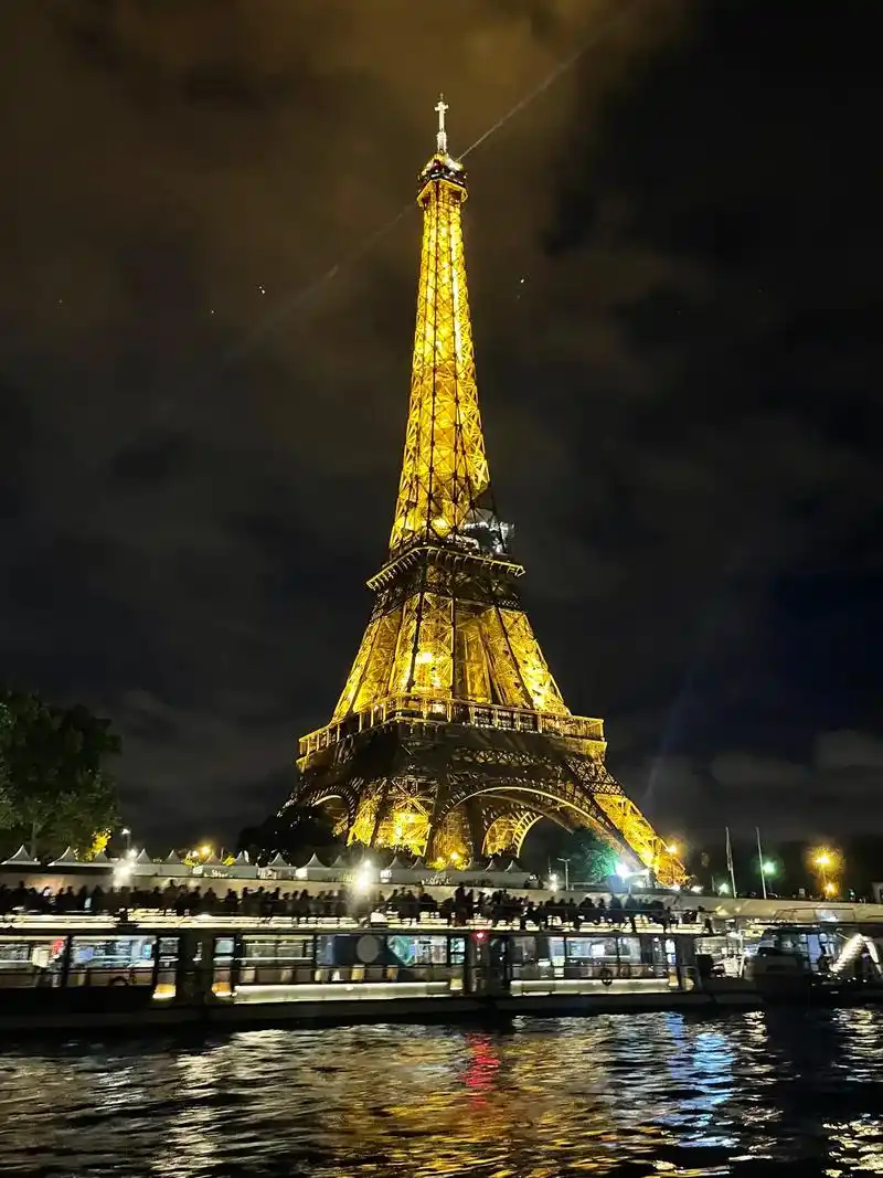 埃菲尔铁塔 #旅行 #巴黎 #夜景91 - 抖音