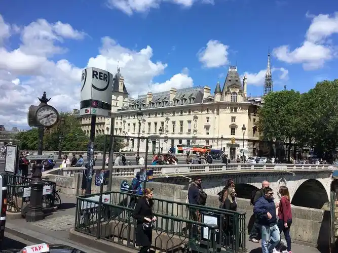 巴黎boulevard saint-germainquai saint-michel19–29