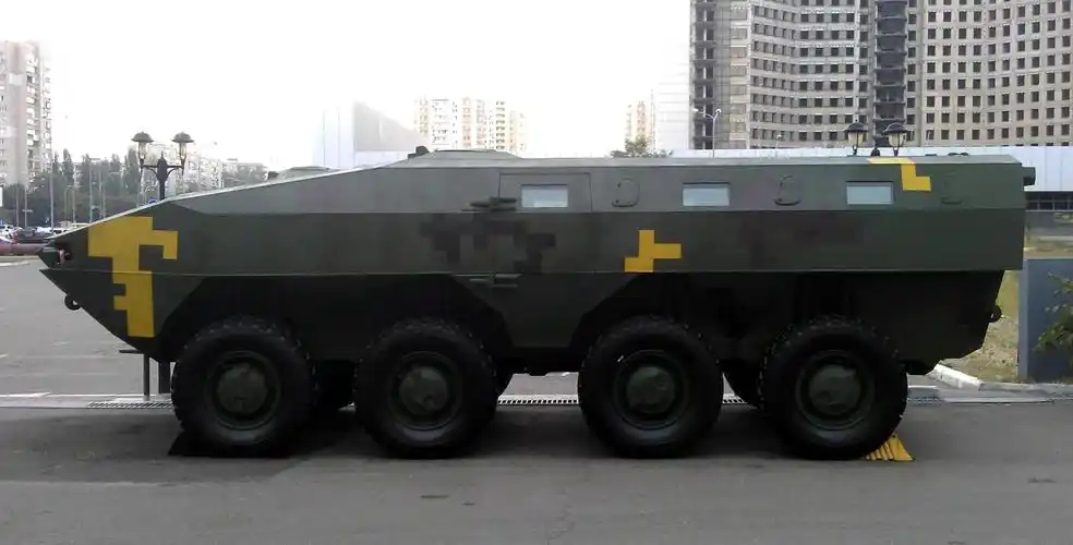 乌克兰btr-70 "瓦兰" (btr-70 varan)8x8轮式装甲运兵车