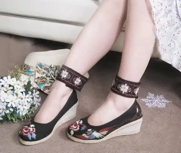 《如意》杨幂演绎大家闺秀 网购包邮老北京布鞋推荐 (5)