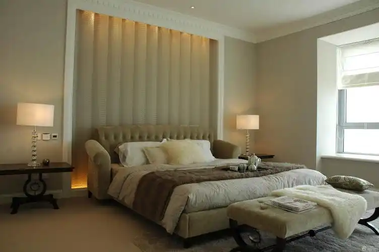 现代家居最新小户型主卧室床头背景墙装修效果图