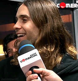 国外gif男人gif麦克风gif采访gif