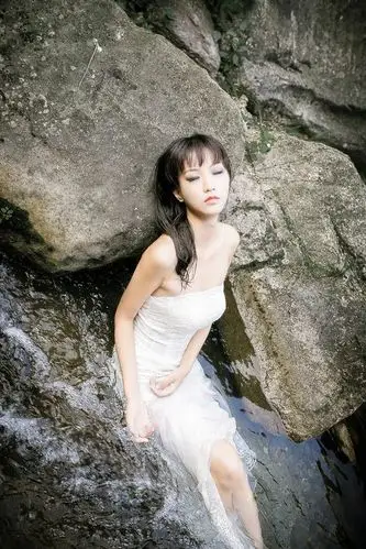 水中湿身美女大胆人体艺术图片自然中裸露美女人身子诱惑图片