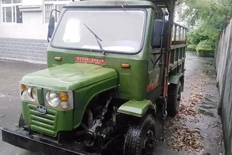 【第一次拍卖】无号牌金鹰gn-180型方向盘式拖拉机车一辆