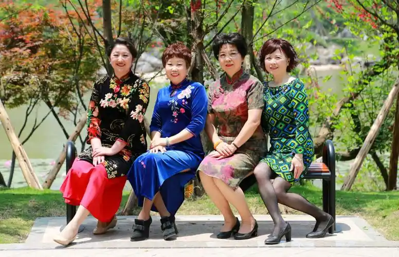 旗袍秀一一快乐的闺蜜聚会 - 美篇