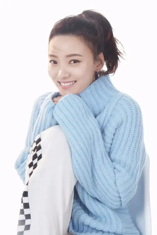 今日,演员林源的一组生日写真曝光.