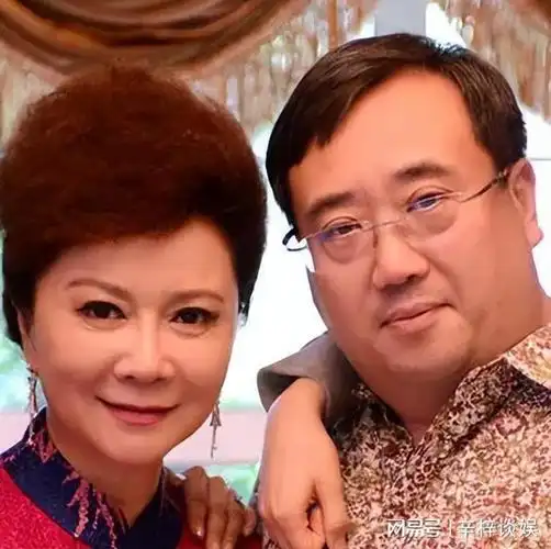 被蔡明藏了37年的儿子终于凭借自己的才华立于人前