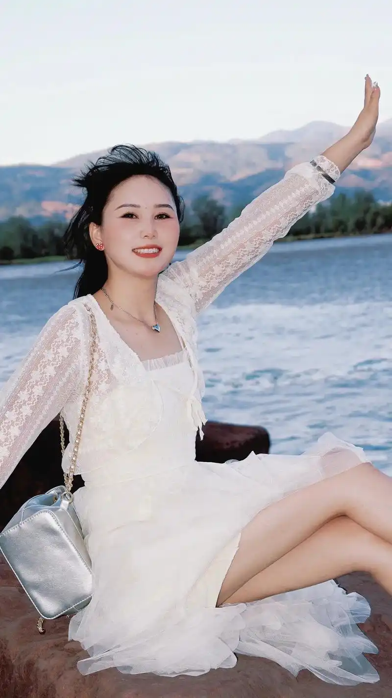 找一块石头,站上去,拍拍拍.现在女孩们精致好看的照片 越来越 - 抖音