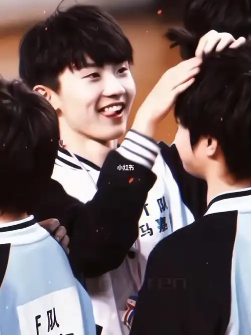 马嘉祺会扎辫子的男生