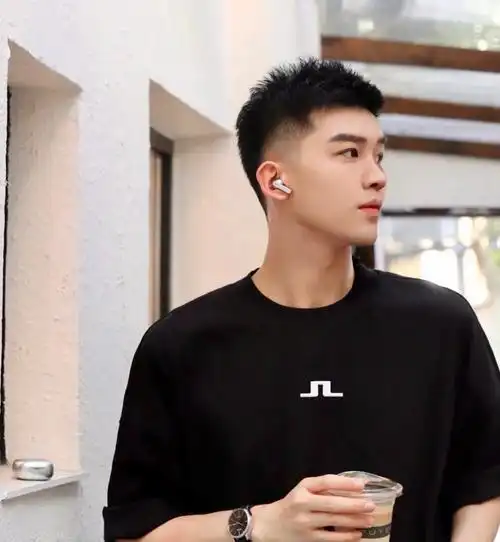 2023男士夏季发型推荐男士短发立体有型层次纹理非常好打理修饰脸型显