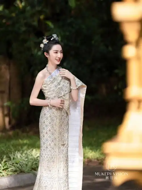 白色泰装真的好美