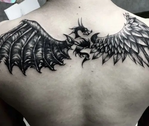 背部上的个性天使与恶魔的图腾刺青 - 纹身秀