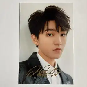 王俊凯亲笔签名照片24款 / 6寸大小 /生日礼物新款