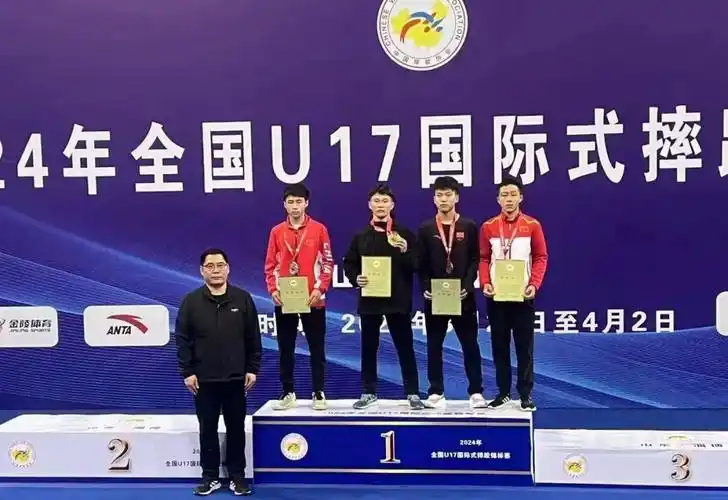 贺州小伙勇夺全国摔跤竞赛冠军祝贺