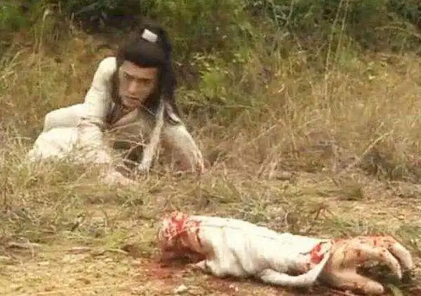 只知道杨过断臂那他断的是哪只手呢金庸在原著中有暗喻