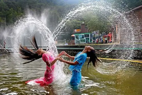 唯美图片云南傣族泼水节