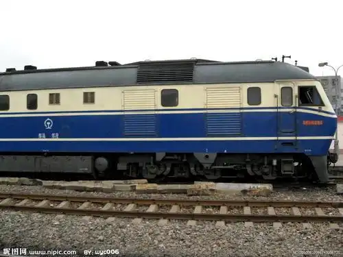 蓝色火车头简笔画