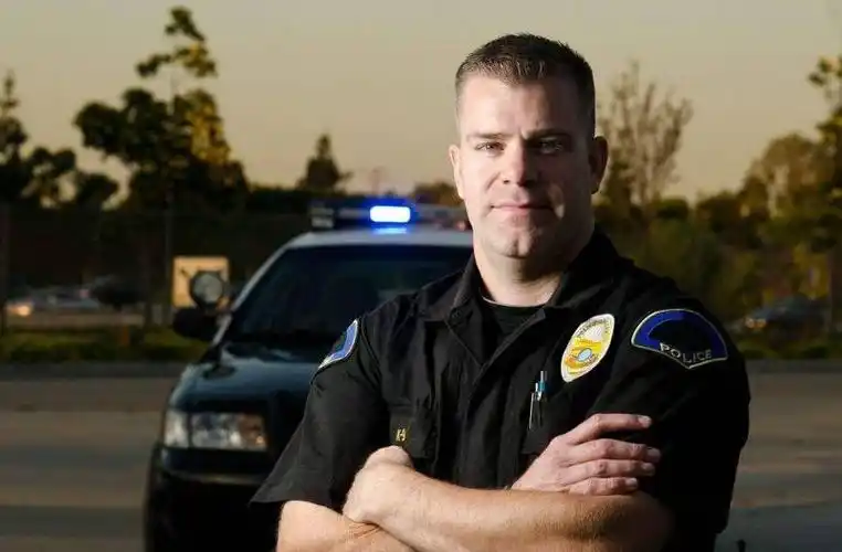 美国的警车你见过吗?当个警察真幸福!