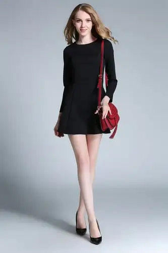 秋冬新款大码女装加厚保暖太空棉v领打底裙修身收腰连衣裙小黑裙