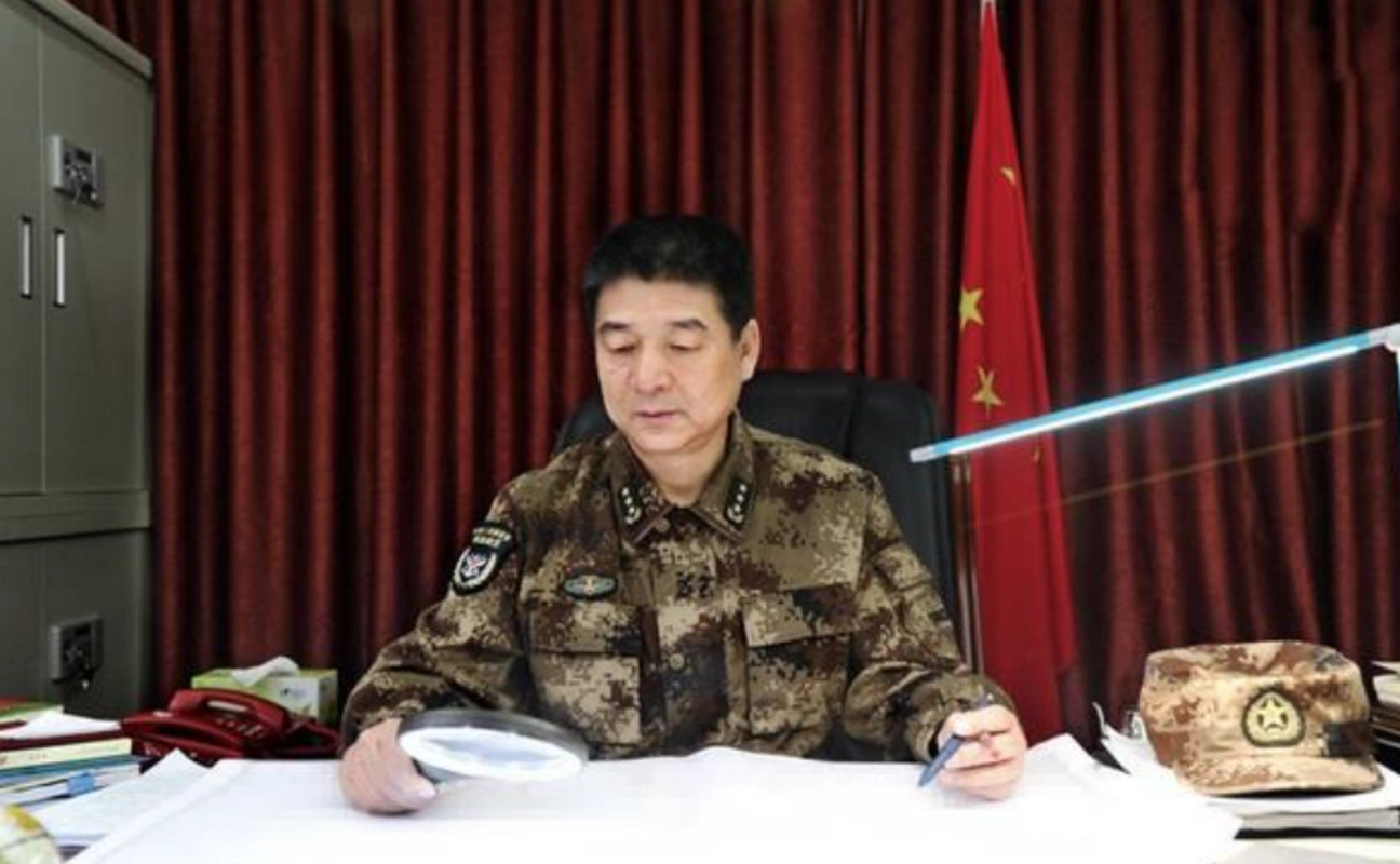 他战功赫赫,是济南军区最后一任司令员,60岁升上将,被称为毒药